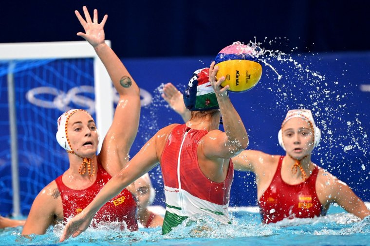 Csak a szokásos: elbukta az olimpiai elődöntőt, bronzéremért játszhat a női vízilabda-válogatott