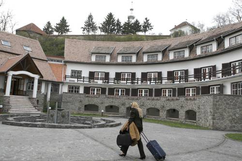 Kevesebb a turista, de többet maradnak