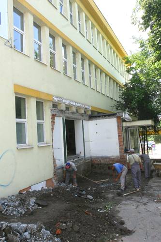 Két és fél millió lejből újítják fel az épületet