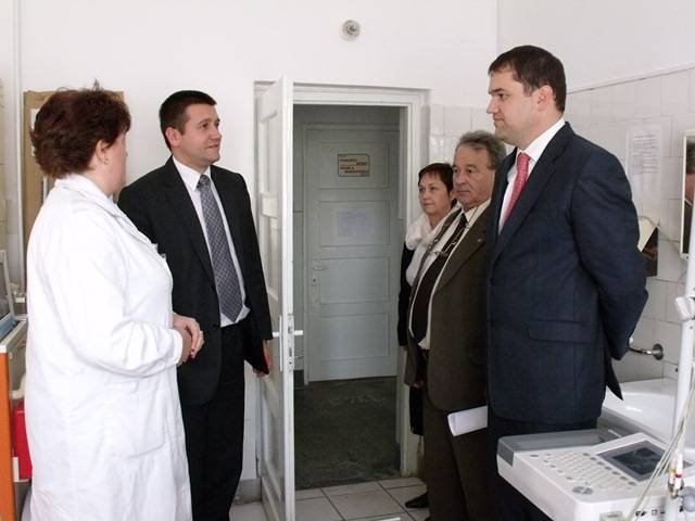 El kell kerülni az egészségügyi központok bezárását