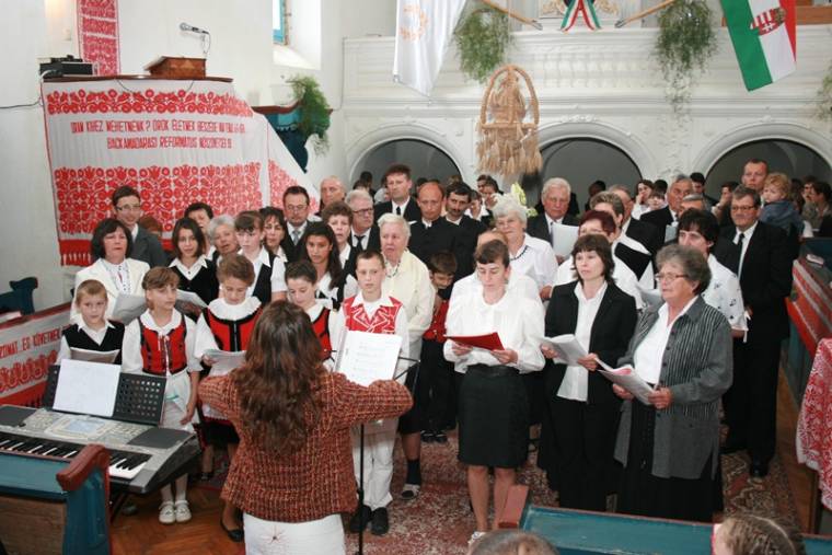 Backamadaras is szobrot szeretne
