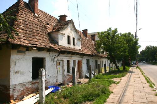 Lebontanák az omladozó műemlékeket