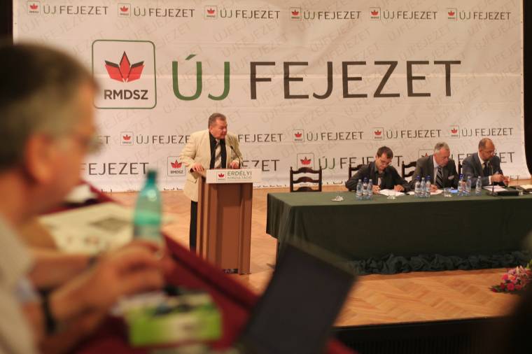 Elégedetlenség az SZKT-n