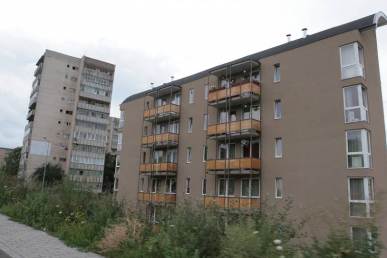Nem zuhannak, de csökkennek az ingatlanárak