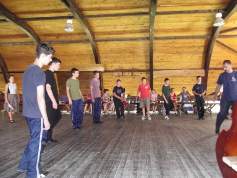 Táncolni tanultak a nyárádmenti fiatalok