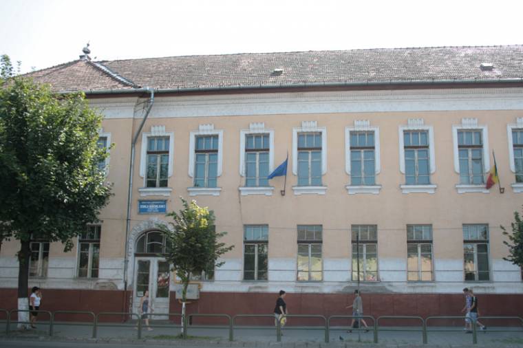 Păunescu-mellszobor Marosvásárhelyen
