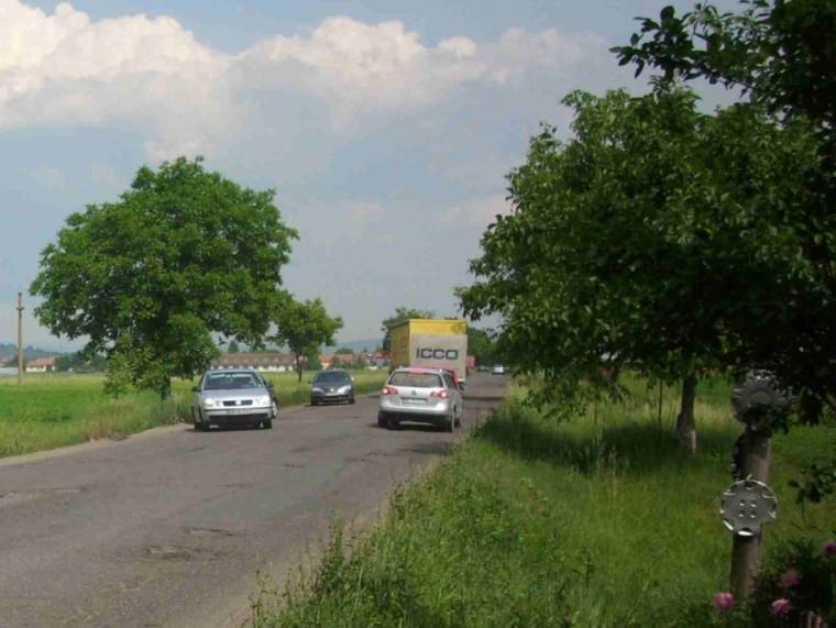 Motorosbaleset a kátyús úton