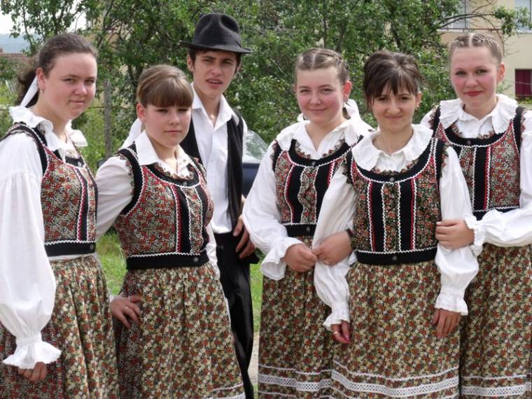 Táborban tanultak a backamadarasi táncosok