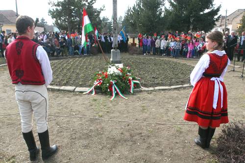 Közös főhajtás a szabadságharc hősei előtt