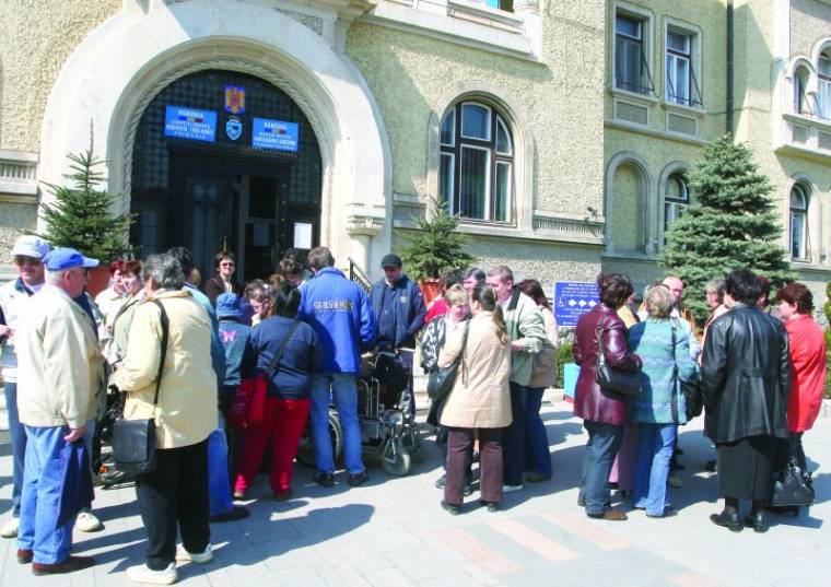 Marad a felnőttgondozók támogatása – egyelőre