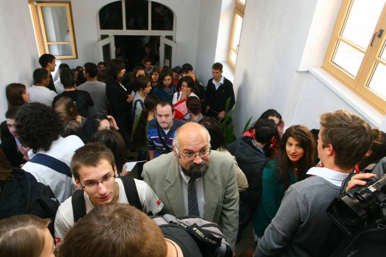 MOGYE: egy tűt sem lehetett leejteni a magyar évnyitón