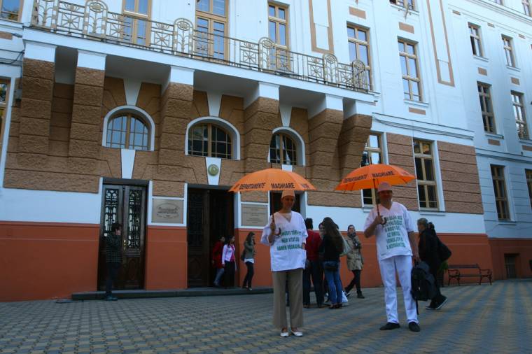 Érvényesíteni kell a MOGYE-n a multikulturális jelleget