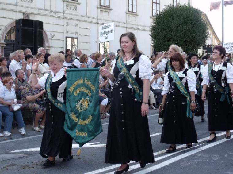 Parádés népünnepély a Móri Bornapokon