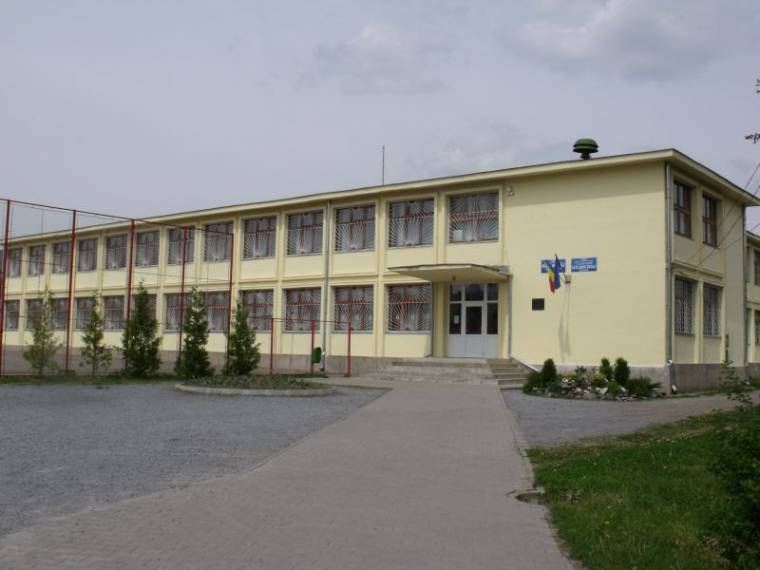 Megújult az iskolaudvar, de az épületet sem hanyagolják