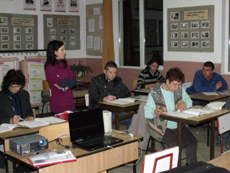 Ismét angol nyelvtanfolyam Backamadarason