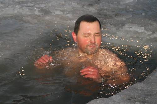 Kétezer liternyi szenteltvizet osztanak szét Sepsiszentgyörgyön