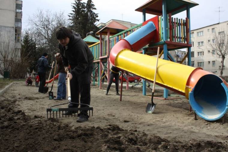 Nagyobb biztonságban a gyerekek a játszótereken