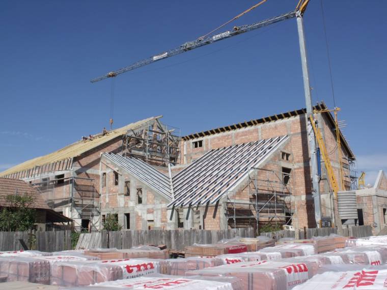 Tető alá kerül a legnagyobb iskola