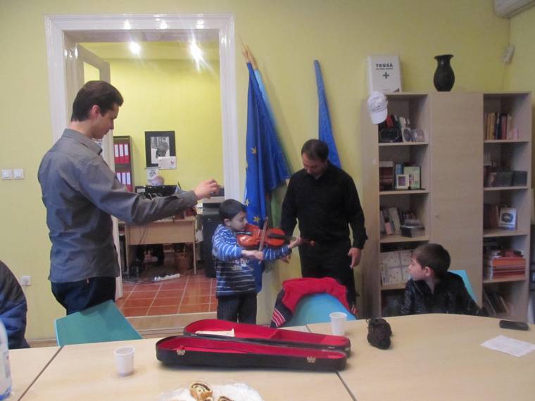 A kis hegedűs – cigánygyerekeket készítenek fel a felvételire