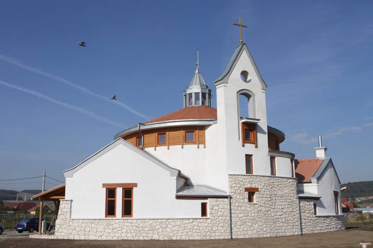 Isten nevére íratják a Szentcsalád-templomot