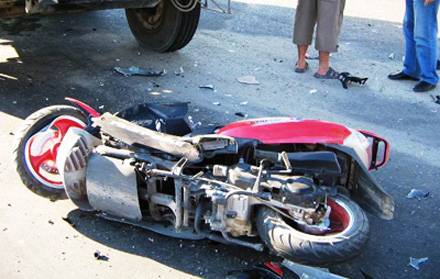 Halálba száguldó motoros