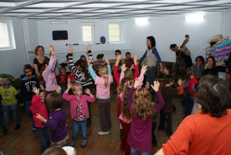 Gyerekfaluval indított a Regeneráció