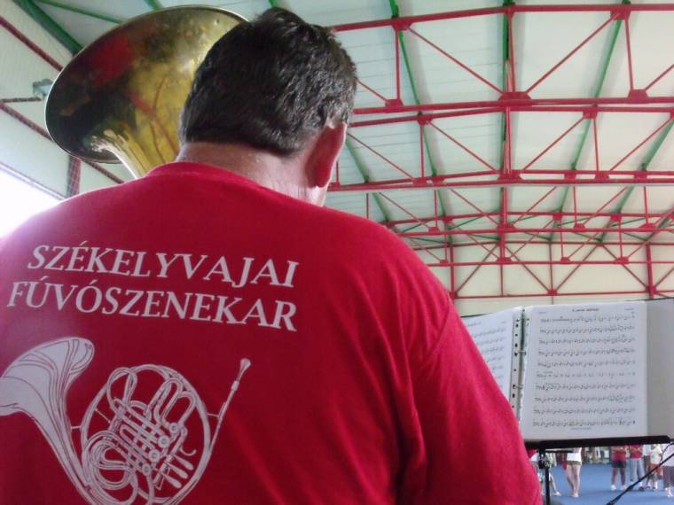 Új utakon jár a székelyvajai fúvószenekar