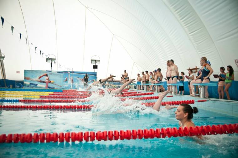 Jótékonykodásból úsznak – minél többet, annál jobb