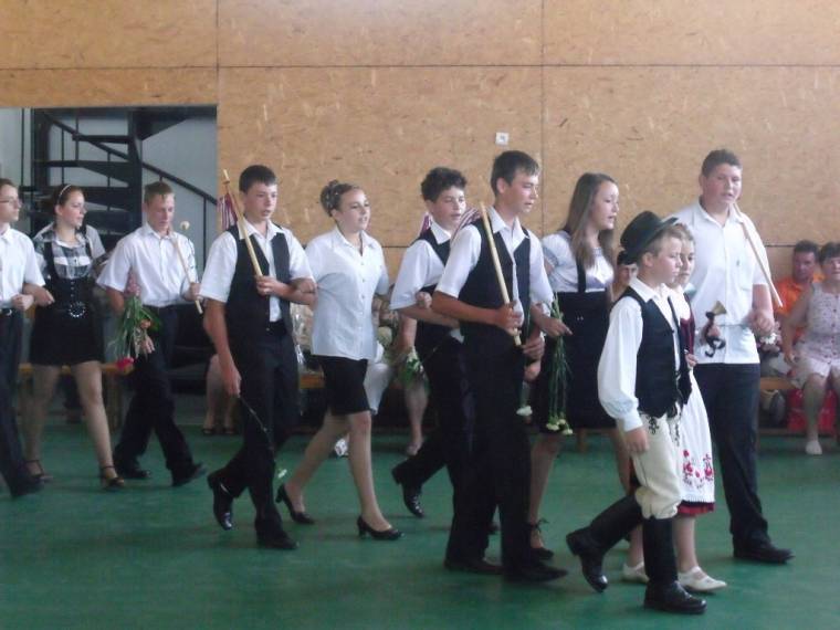 Egyesek új útra lépnek