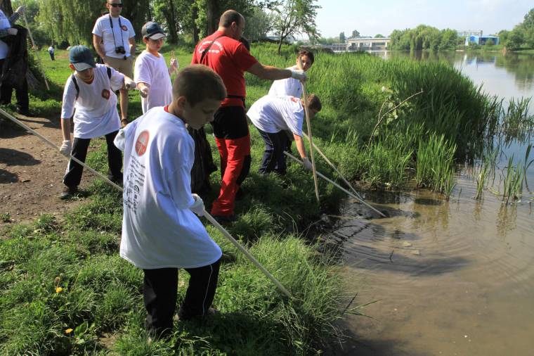 Építkezési törmelék is gyűlt a Maros-partról