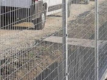 Elvitték a játszótér kerítését