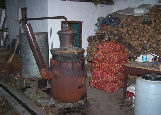 Ellopták a pálinkafőző üstöt