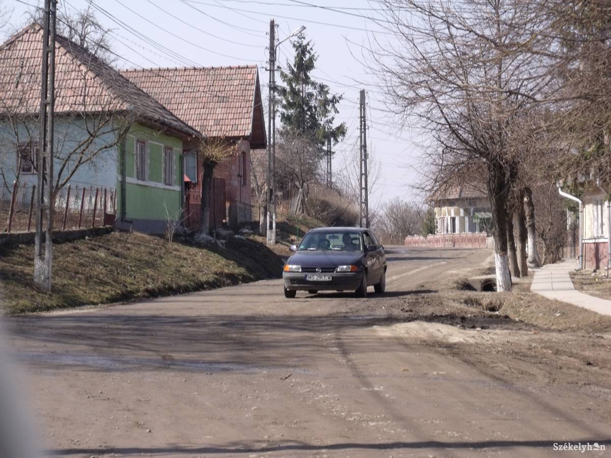 &bullet;  Fotó: Gligor Róbert László