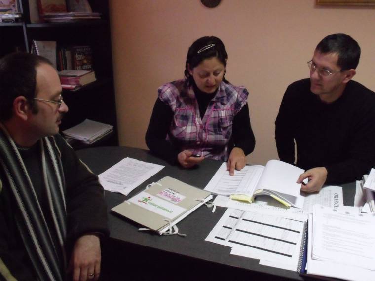 Székely kaput épített két iskola