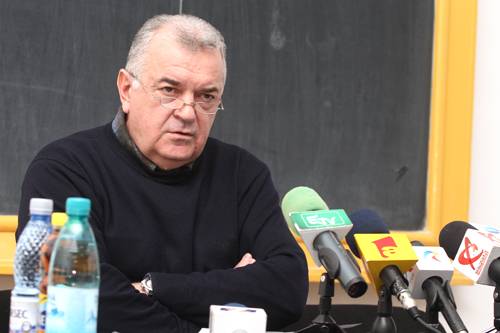 Törvénytelenül halmozta a vezető beosztásokat a MOGYE volt rektora