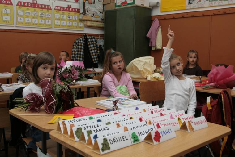 Hatévesek az iskolapadban: 1627 magyar ajkú kicsi kezd felkészítő osztályban