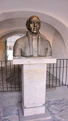 Szobrot állítanának Backamadarason