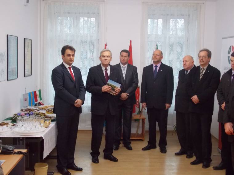 Demokráciaközpontot avattak Szászrégenben
