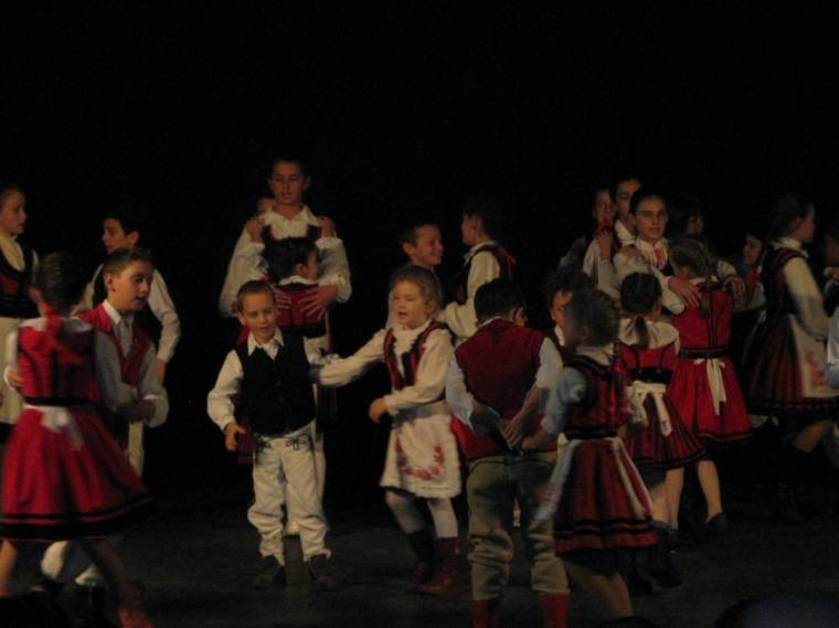 Belépni a „folklórkapun”