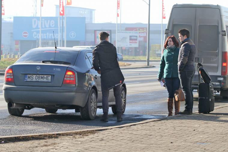 Ötezer lejes bírság stoppos fuvarozásáért