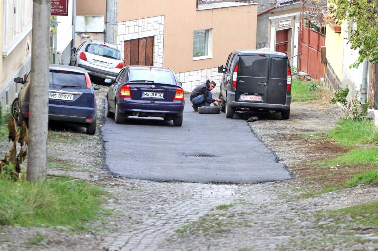 Indulatokat ébresztett a Palás köz aszfaltozása