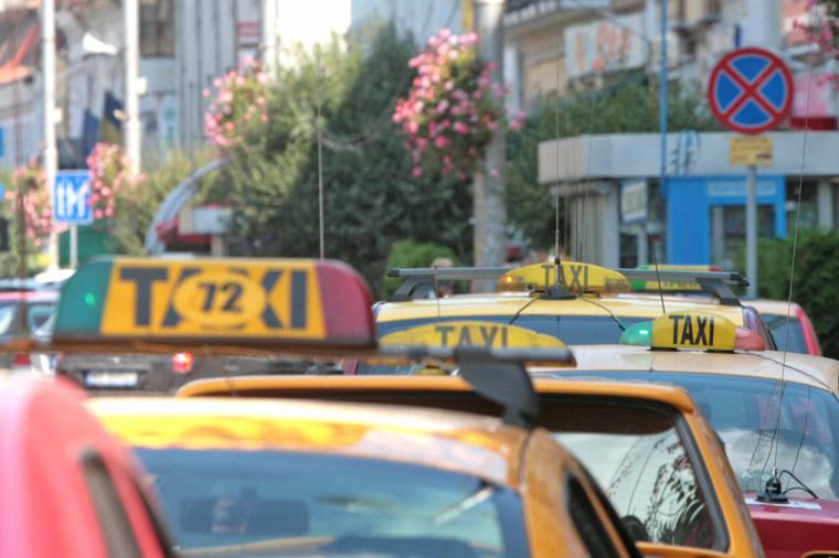 Drasztikus viteldíjemelést szeretnének a taxisok