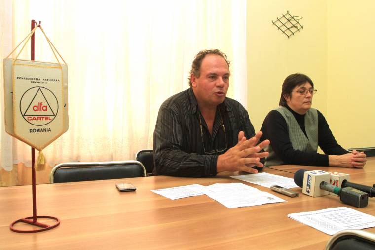 A prefektúra elé vonulnak a tiltakozók