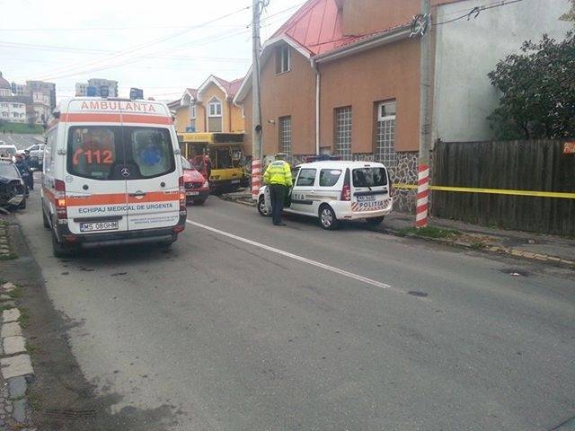 Súlyos buszbaleset tizenkét sérülttel Marosvásárhelyen