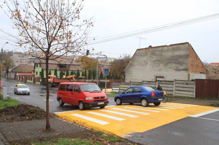 Magasított átjárók a balesetveszélyes útkereszteződésekben