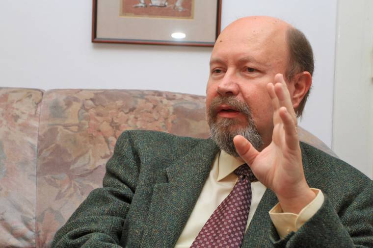 A versbe rejtőzködő ember