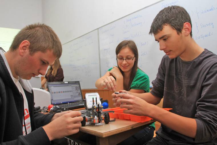 Csúcstechnológiával ismerkedtek a bolyais diákok