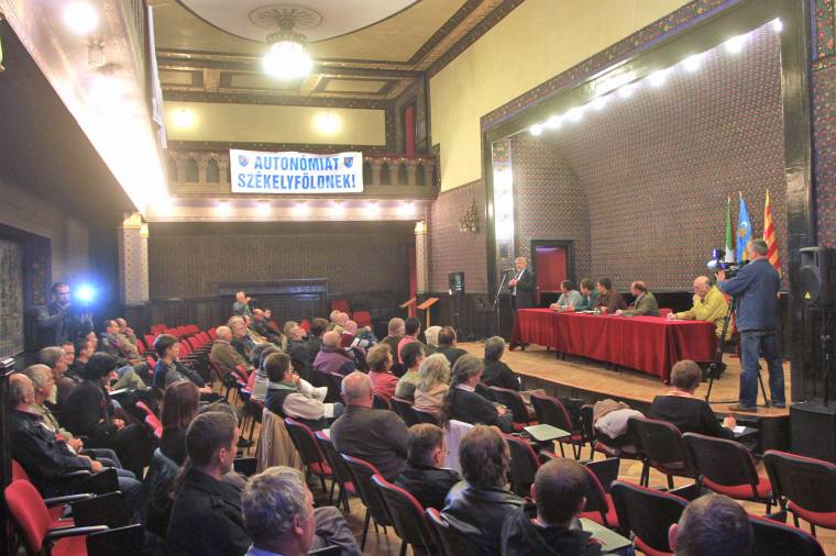 Hárító választ adott a kormány az SZNT petíciójára