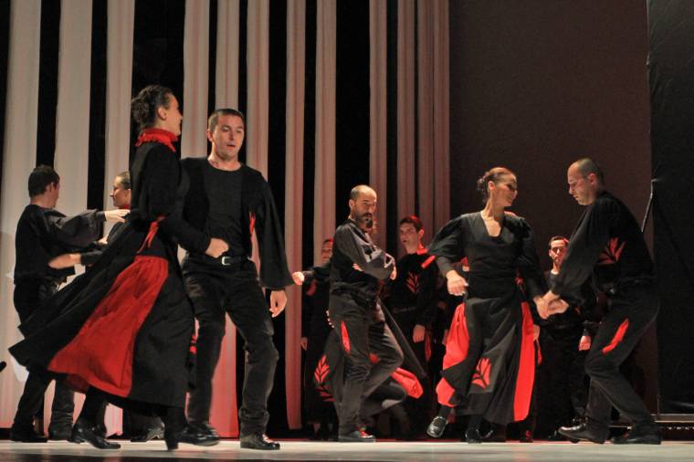 Hivatásuk a néptánc, céljuk a találkozás