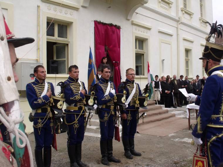 Huszárokat avattak Erdőszentgyörgyön